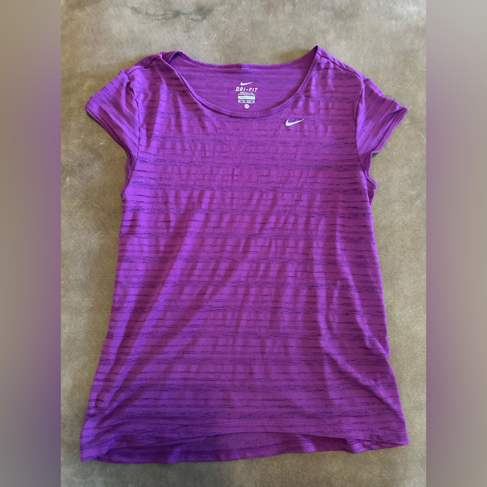 Nike Dri-Fit short sleeve top - size XS